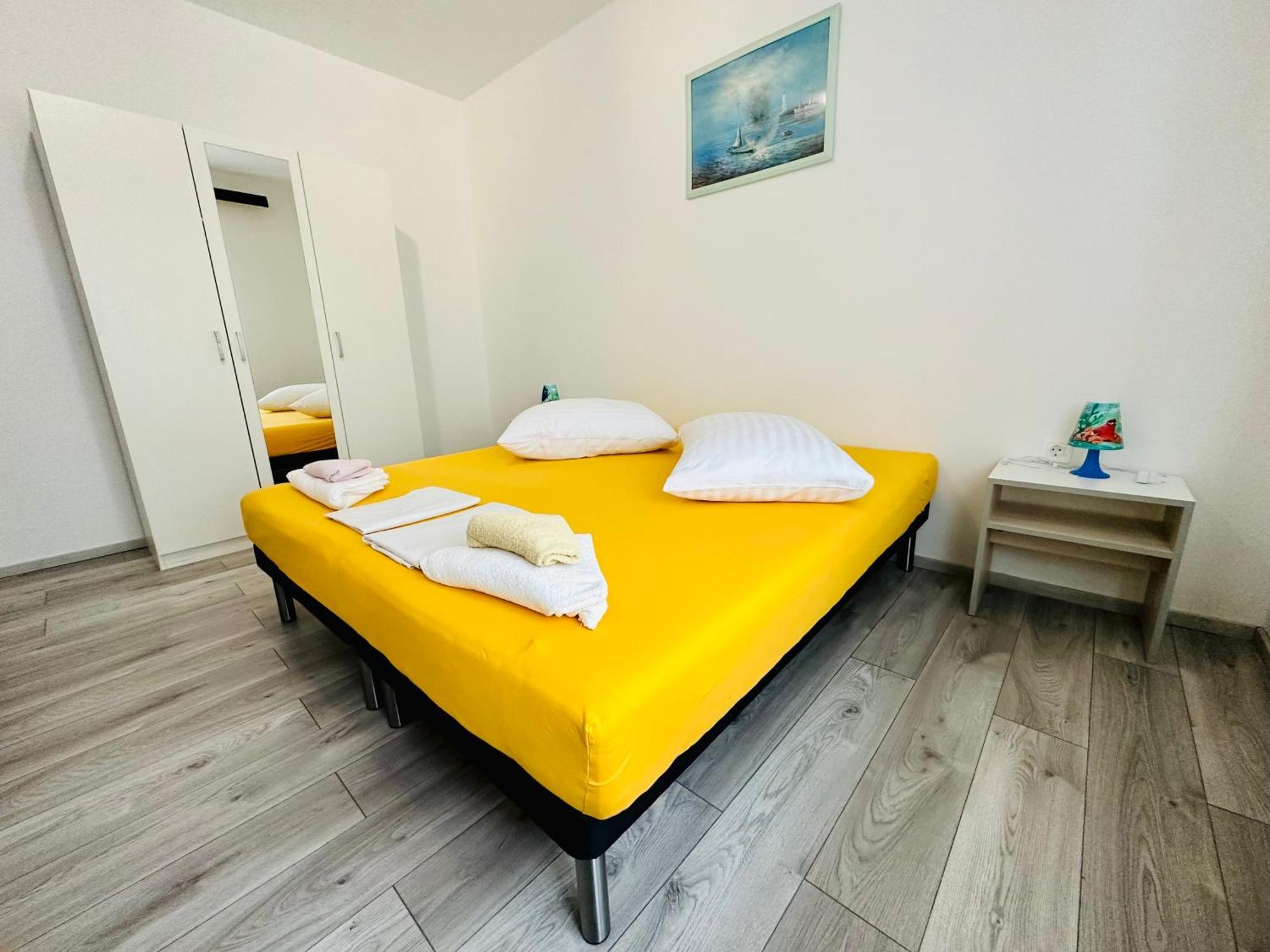 Apartments Baraba Паг Екстериор снимка