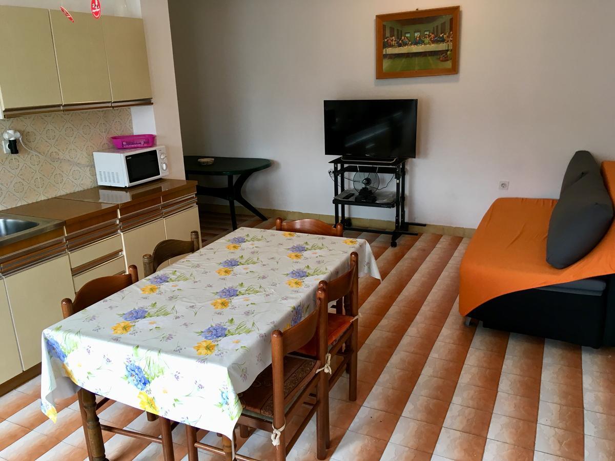 Apartments Baraba Паг Екстериор снимка